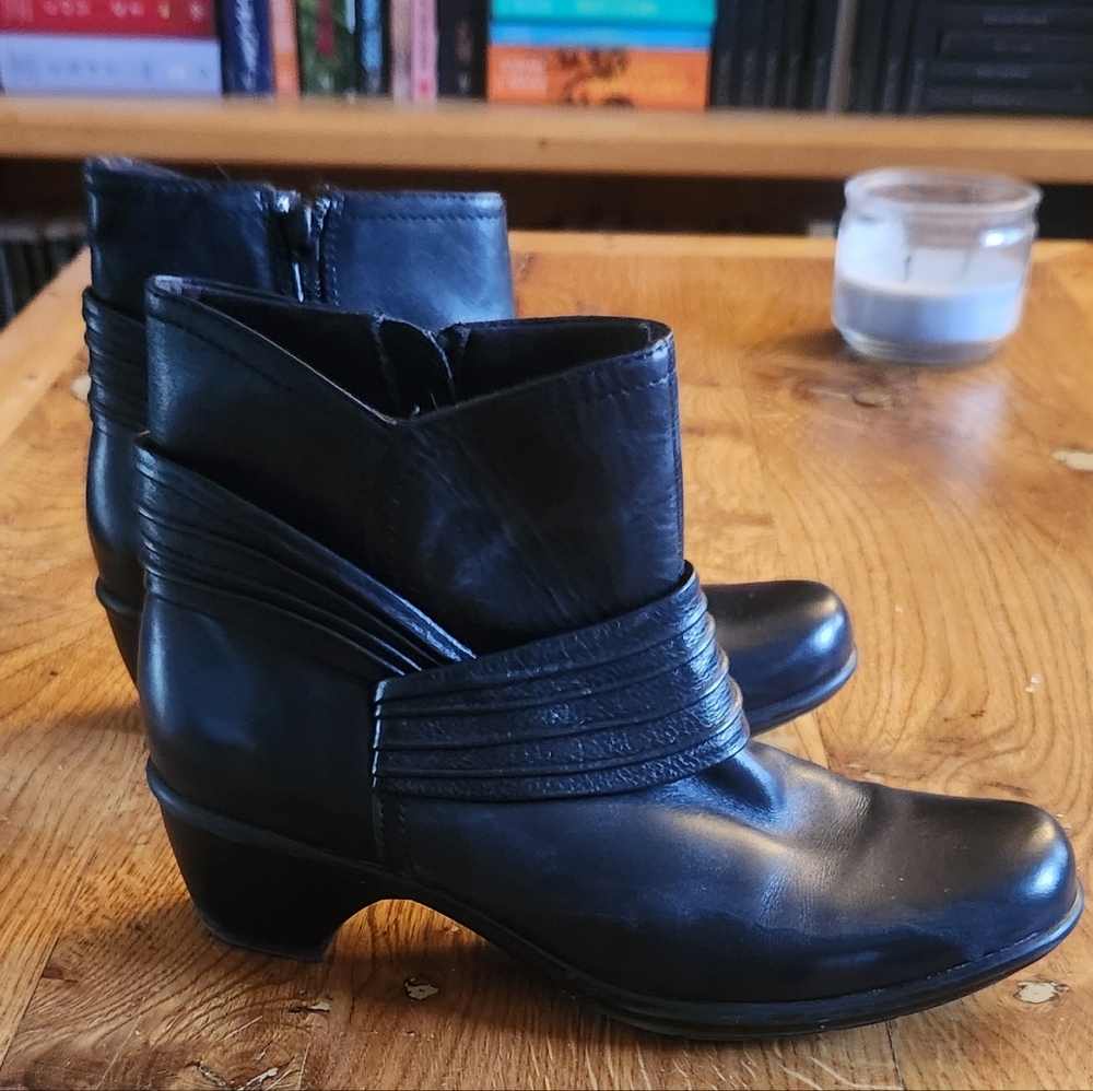 Classic Black Low Heeled Ankle Boots with Wrapped Strap